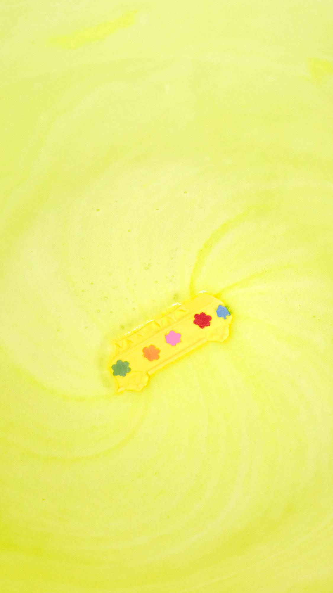 Lush Magic Bus — Bath Bomb - Image 4