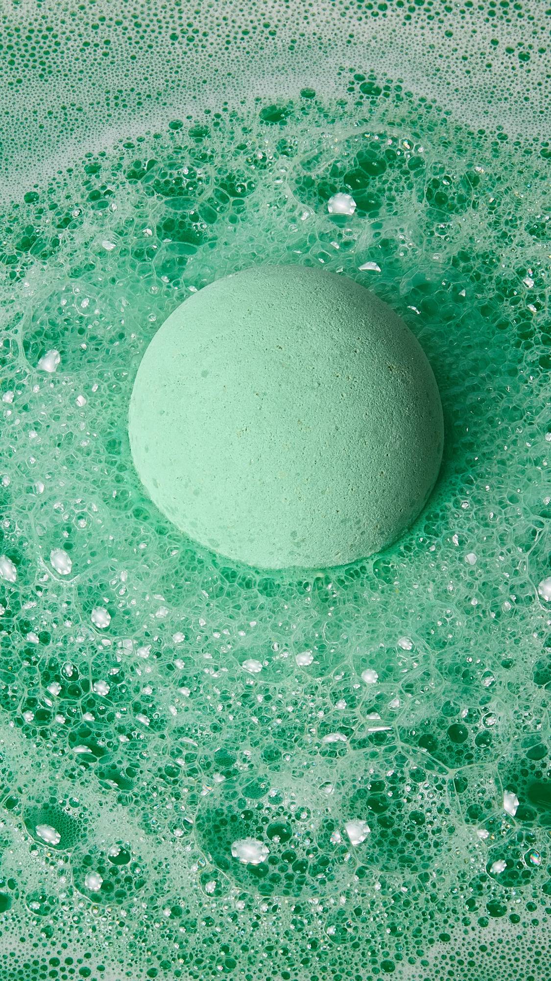 Lush Magic Bus — Bath Bomb - Image 3