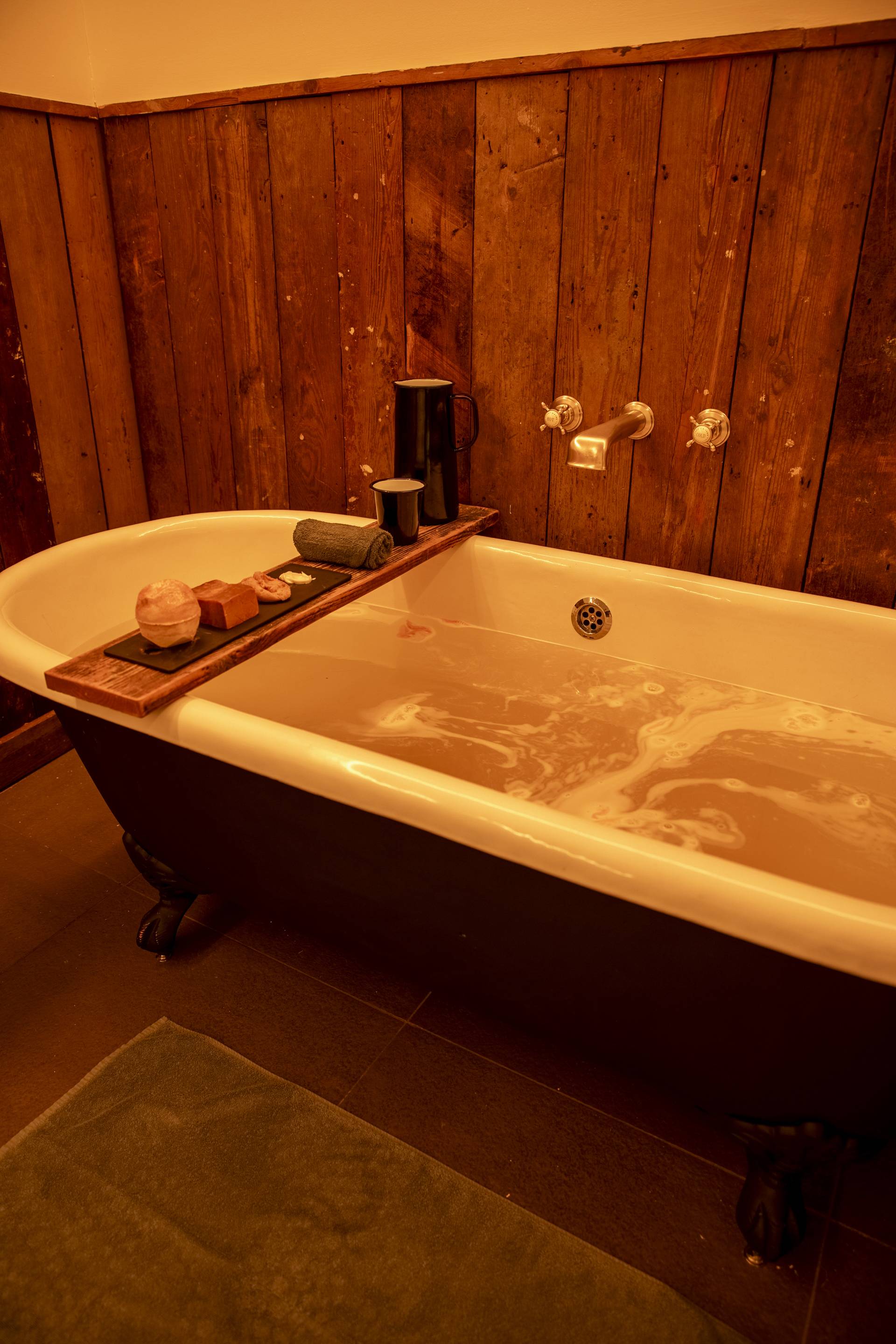 Lush Book A Bath: Sticky Dates - Image 3