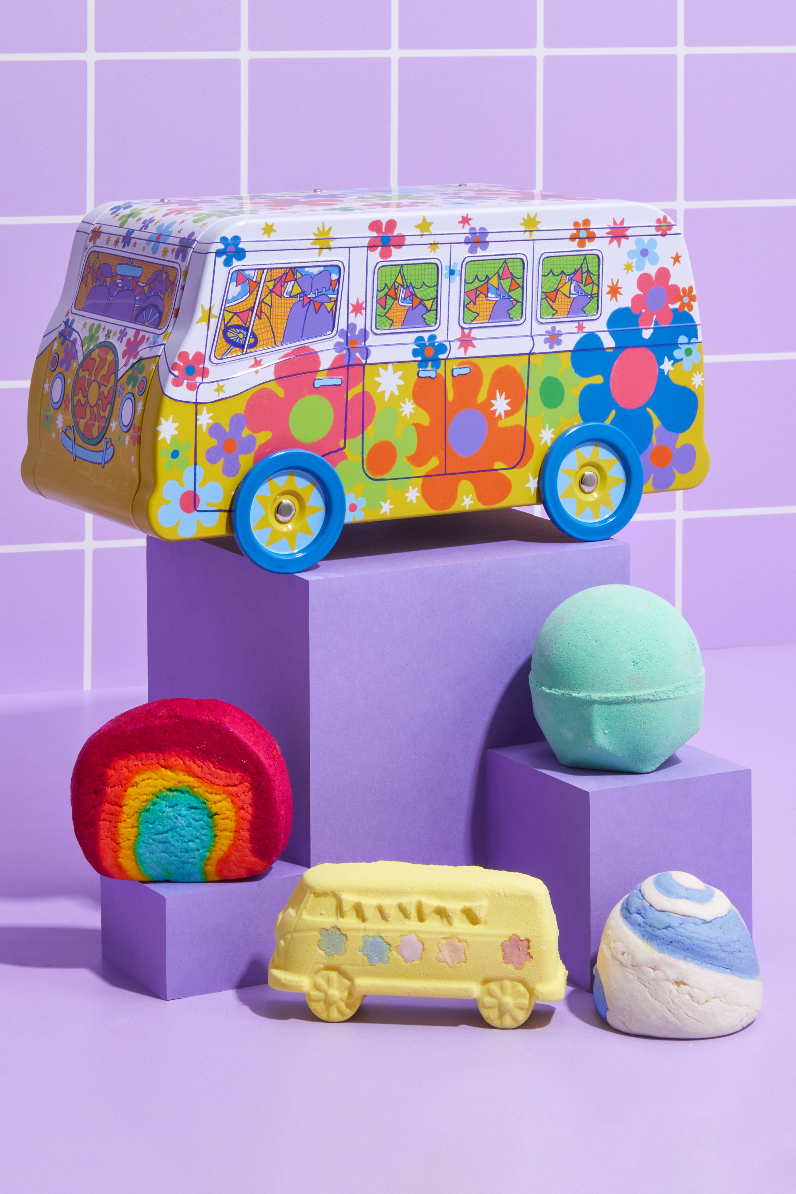 Lush Magic Bus — Bath Bomb - Image 2