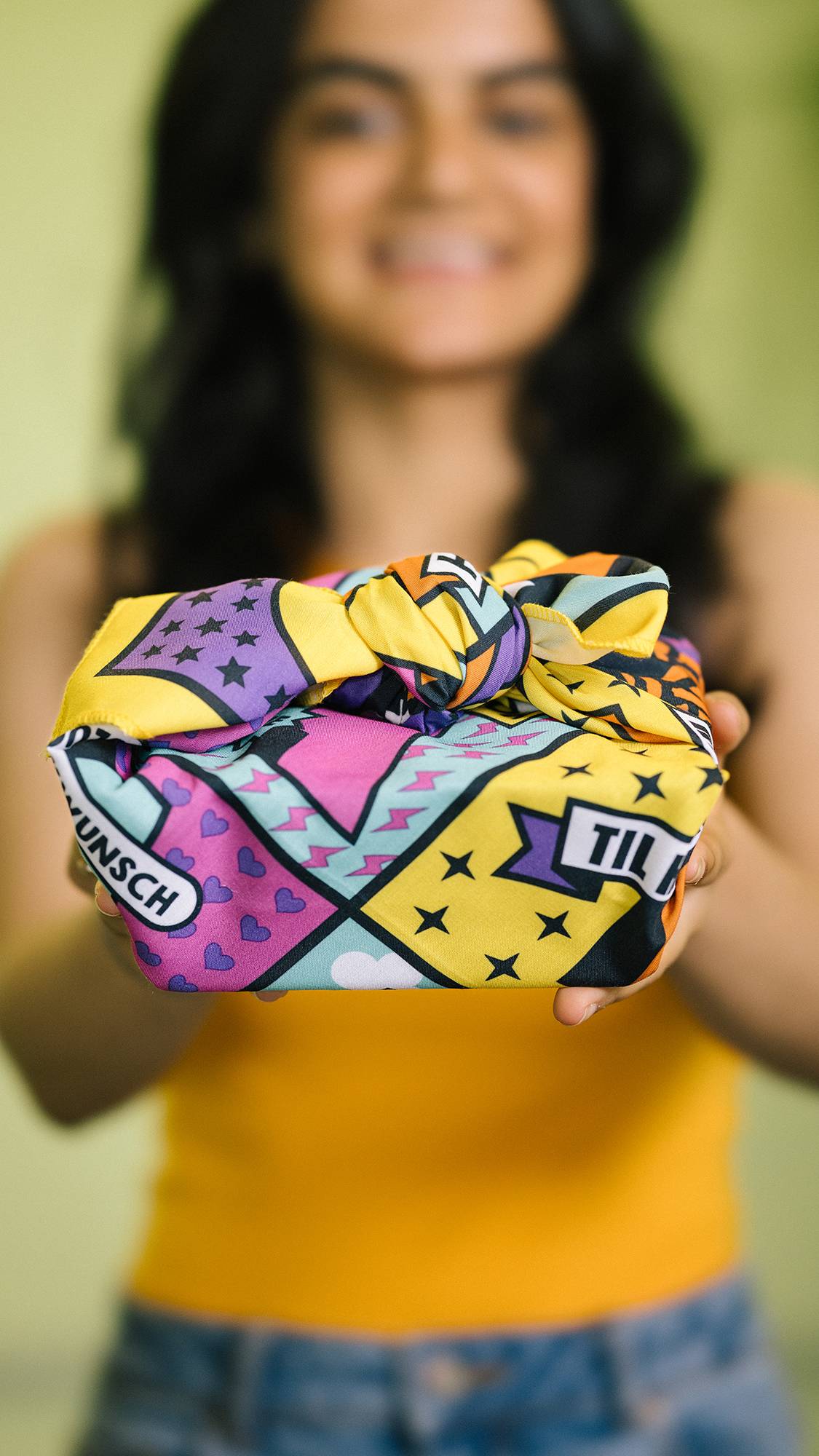 Lush Congratulations Knot Wrap - Image 2