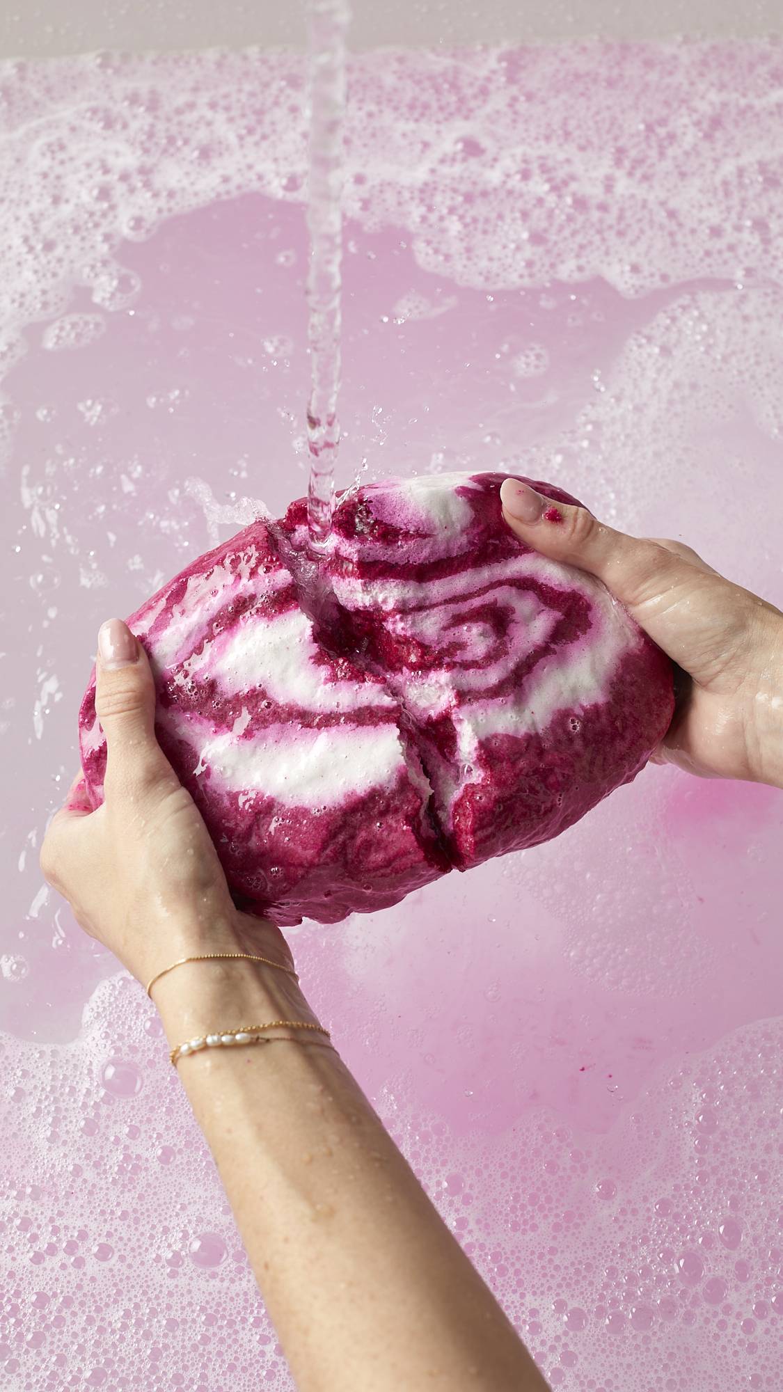 Lush The Big Comforter — Bar - Image 2